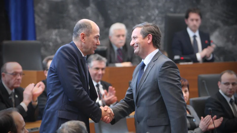 Fotografija: Ali ima Erjavec zadostno podporo, da na čelu vlade zamenja Janšo, naj bi bilo dokončno znano sredi naslednjega tedna. FOTO: Jure Eržen, Delo