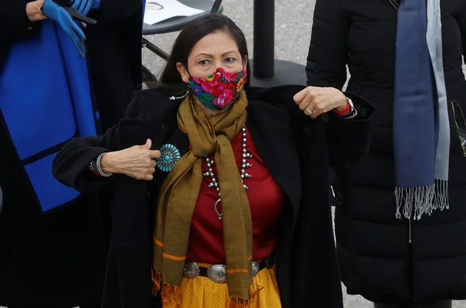 Bodoča notranja ministrica Deb Haaland. FOTO: Brendan Mcdermid, Reuters