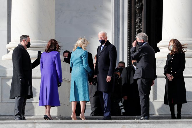 Joe Biden, Jill Biden, Kamala Harris, njen mož Doug Emhoff, senator Roy Blunt in žena Abigail Blunt. FOTO: Mike Segar, Reuters