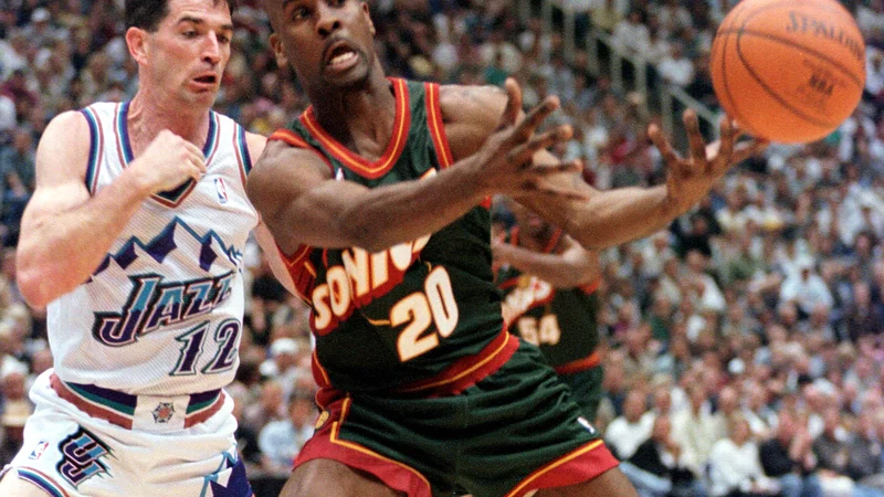 Fotografija: Seattle je nekoč že dosegal lepe uspehe v ligi NBA: leta 1979 je osvojil naslov prvaka in še dvakrat igral v finalu. Eden od njegovih asov je bil Gary Payton (desno). FOTO: Reuters