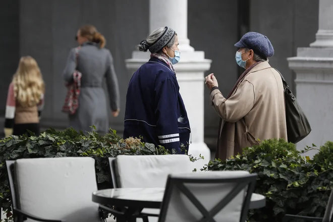 Upadanje epidemije se je upočasnilo. FOTO: Leon Vidic, Delo