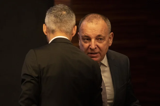 Pri pripravi paketov pomoči naj bi odločevalci upoštevali tudi vse večjo težnjo po arčevanju pri inovacijah. FOTO: Voranc Vogel/Delo