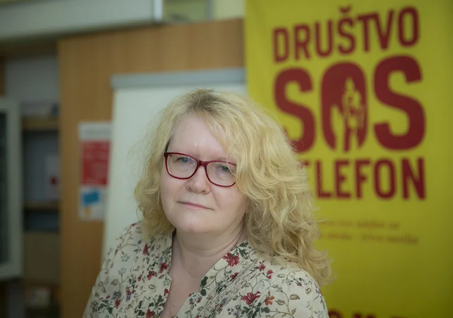 »Družba je zdrava tisti hip, ko je poskrbela za svoj najšibkejši člen,« meni Maja Plaz, predsednica društva SOS Telefon.
