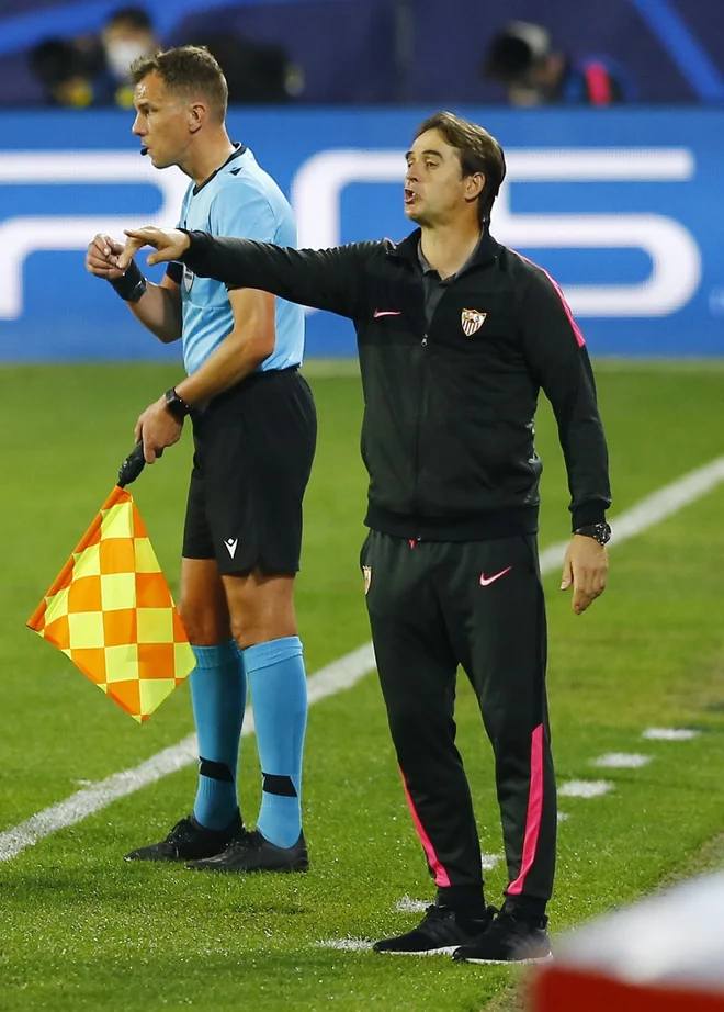 Julen Lopetegui je prepričan, da si je Sevilla zaslužila več od poraza. FOTO: Marcelo Del Pozo/Reuters