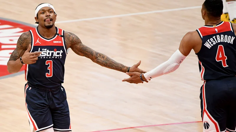 Fotografija: Bradley Beal je desetinko sekunde pred koncem tekme s prostima metoma zapečatil usodo Denverja. FOTO: Will Newton/AFP