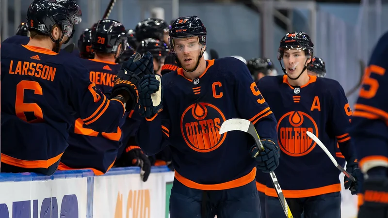 Fotografija: Connor McDavid je mejo 500 točk dosegel na svoji 369. tekmi. FOTO: Codie Mclachlan/AFP