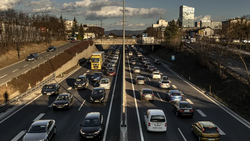 Fotografija: E-vinjete naj bi po načrtih zaživele 1. decembra. FOTO: Voranc Vogel/Delo