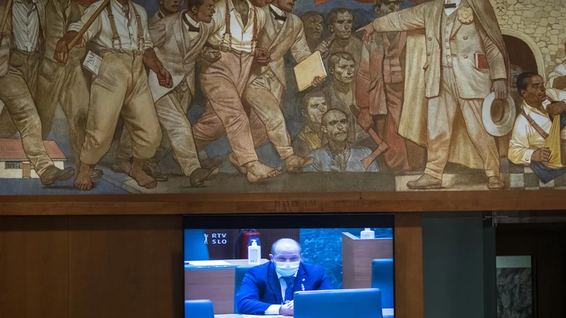 Fotografija: Kandidat za ministra za zdravje Janez Poklukar je napovedal, da bodo njegovi prvi ukrepi usmerjeni v obvladovanje epidemije covida-19 in zagotavljanje dostopnosti do zdravstvenih storitev. FOTO: Voranc Vogel/Delo