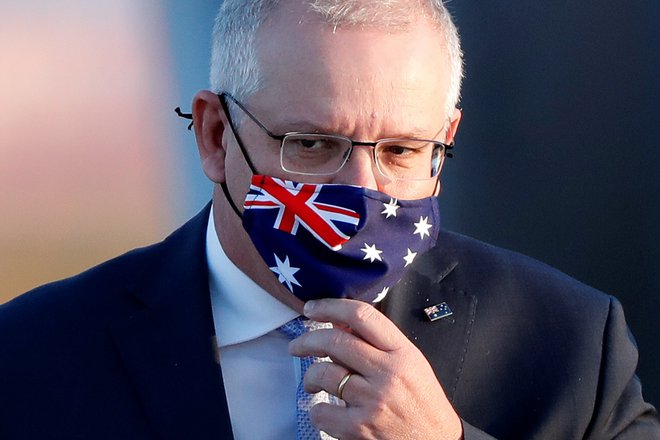Avstralski premier Scott Morrison vztraja pri novi zakonodaji, ki bo spletnim velikanom naložila plačevanje novičarskim vsebin. FOTO: Issei Kato/Reuters