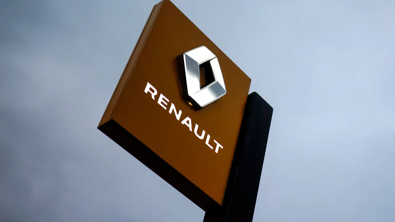 Fotografija: Renault ima za seboj težko leto, v 2020. so imeli 8 milijard evrov izgube. FOTO: Stephane Mahe / Reuters