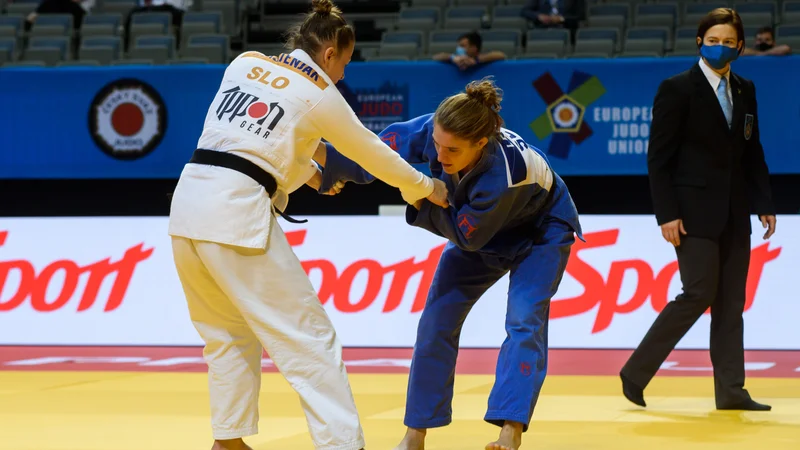 Fotografija: Tina Trstenjak (levo) je v finalu turnirja v Izraelu po podaljšku ugnala Andrejo Leški. FOTO: Rok Rakun/JZS