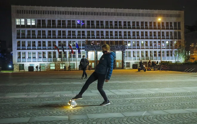Petkov protest danes ni bil protestni shod, pač pa izvajanje športnih aktivnosti. FOTO: Jože Suhadolnik/Delo