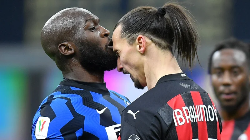 Fotografija: Si bosta AC Milanov Zlatan Ibrahimović in Interjev Romelu Lukaku spet izmenjala čelno? FOTO: Daniele Mascolo/Reuters