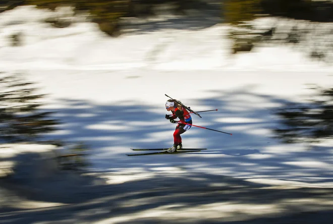 Tiril Eckhoff je s kolegicami Norveški pribojevala štafetno zlato odličje. FOTO: Matej Družnik