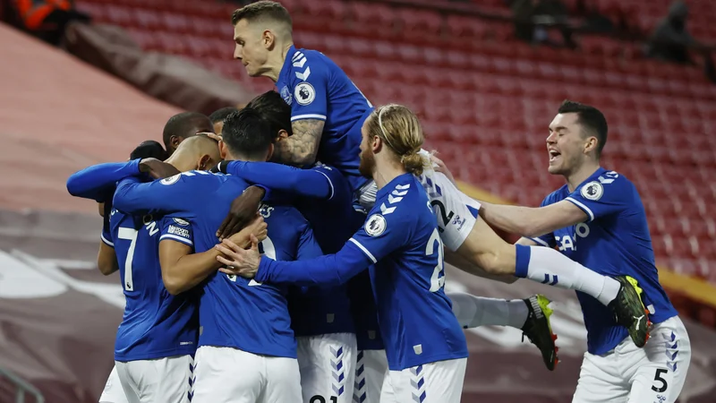 Fotografija: Everton je na mestnem derbiju prizadejal Liverpoolu četrti zaporedni poraz. FOTO: Phil Noble/Reuters