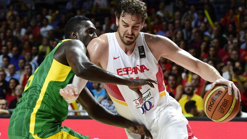 Fotografija: Pau Gasol se po skoraj 20 letih vrača v Barcelono, kjer se bo poskušal pripraviti na olimpijske igre. FOTO: Javier Soriano/AFP