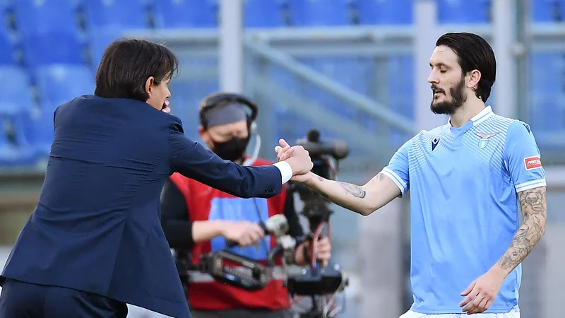 Fotografija: Simone Inzaghi je stoto ligaško zmago slavil tudi po zaslugi strelca Luisa Alberta. FOTO: Vincenzo Pinto/AFP