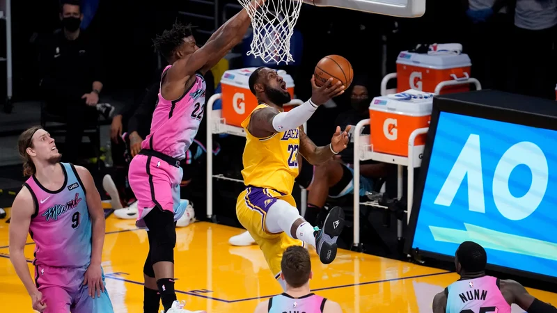 Fotografija: Prvi zvezdnik NBA LeBron James ni imel najboljšga večera proti vse boljšemu Miamiju. FOTO: Robert Hanashiro/Usa Today Sports