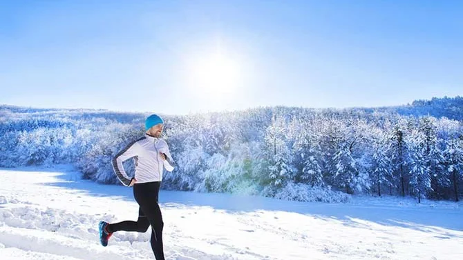 Fotografija: Če je naša vadba zjutraj, eno do dve uri pred tem vnesemo od 200- do 300 kalorij. FOTO: Shutterstock