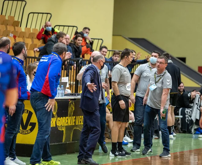 Trenerja Veselin Vujović in Zoran Jovičić sta si izmenjala nekaj sočnih besed. Foto RK Gorenje