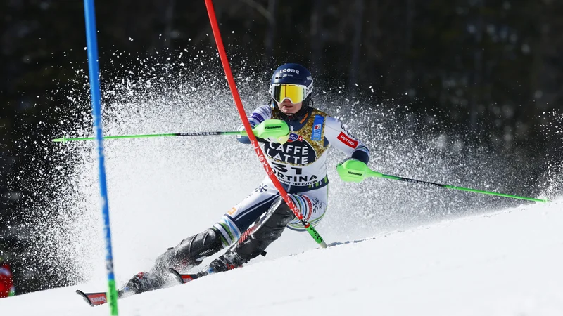 Fotografija: Andreja Slokar je še enkrat potrdila, da ne odstopa od svojega napadalnega sloga smučanja. FOTO: Denis Balibouse/Reuters