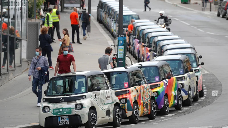 Fotografija: Novi koncepti mobilnosti preobražajo tudi trg avtomobilov.
FOTO: Charles Platiau/Reuters
