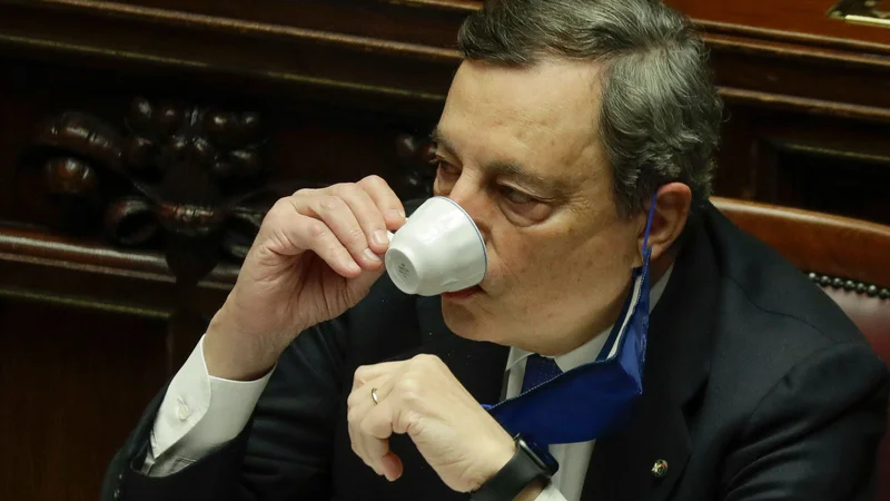 Fotografija: Tako rekoč vsi so se opredelili za cilje, ki jih je Mario Draghi postavil v svojih programskih govorih pred glasovanjem v senatu in poslanski zbornici. FOTO: Andrew Medichini/AFP