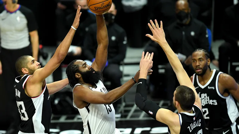 Fotografija: James Harden je v Los Angelesu dosegel 37 točk, 11 skokov in 7 asistenc. FOTO: Jayne Kamin-oncea/Usa Today Sports