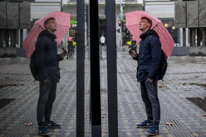 Kljub izpostavljenim izzivom, s katerimi se mladi srečujejo v kriznih obdobjih, pa se karierne priložnosti še naprej pojavljajo. FOTO: Voranc Vogel/Delo