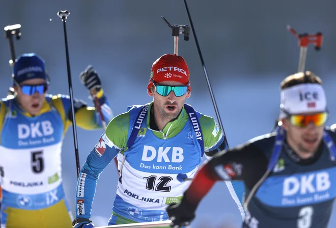 Jakov Fak je bil na nedeljki tekmi s skupinskim startom blizu medalji, a je na koncu osvojil peto mesto. FOTO: Matej Družnik/Delo