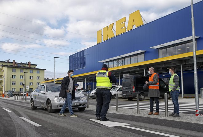 V ljubljanskem BTC potekajo zadnje priprave na skorajšnjo otvoritev dolgo pričakovane prve Ikeine trgovine v Sloveniji. Foto: Blaž Samec/Delo