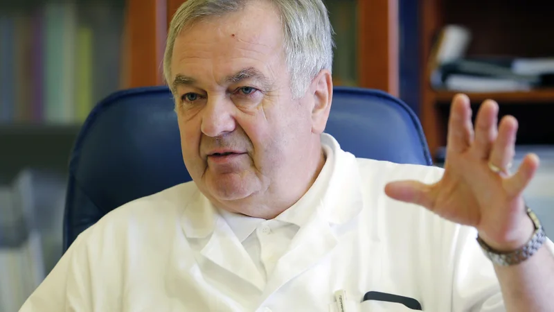 Fotografija: Prof. dr. Balažic, predsednik komisije za medicinsko etiko pri Slovenski zdravniški zbornici, opozarja, da doniranje in izobraževanje nista urejena. FOTO: Aleš Černivec