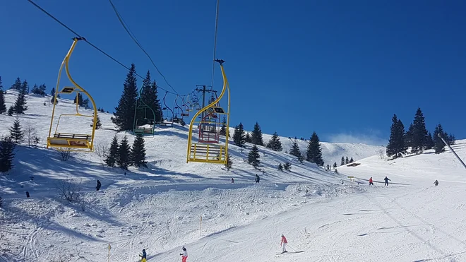 V konzularnem sektorju lahko samo sklepajo, kam vse so šli Slovenci glede na vprašanja, ki jih naslavljajo nanje. V zadnjem času jih je bilo največ povezanih s Hrvaško in Bosno in Hercegovino, kjer jih zanima predvsem Jahorina. FOTO: Marko Feist/Slovenske novice