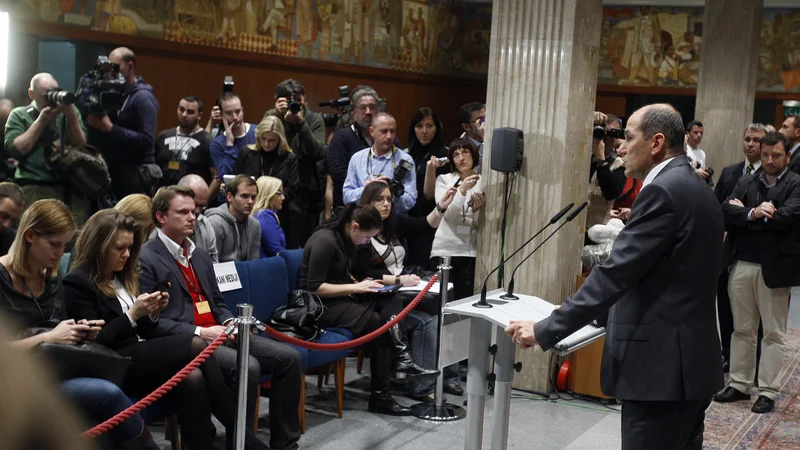 Fotografija: Zaradi napadov Janeza Janše na novinarje, ki o njem poročajo kritično, so zaskrbljeni evropski poslanci. FOTO: Samec Blaž/Delo
