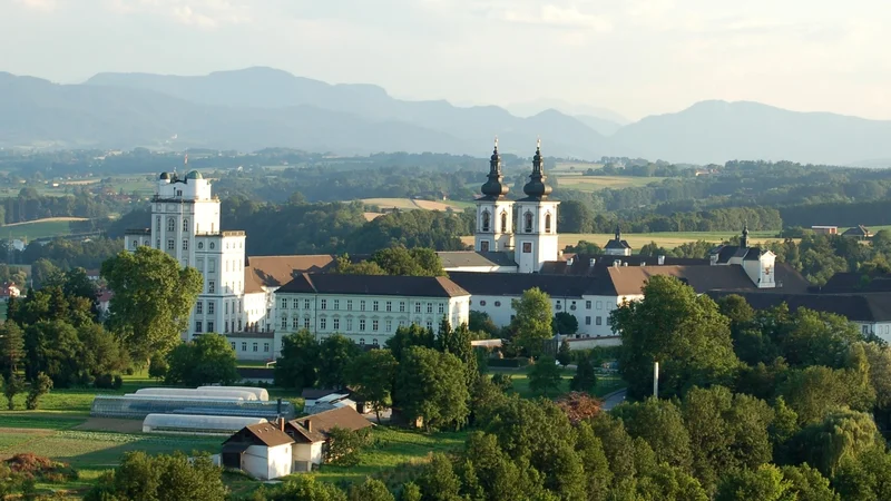 Samostan Kremsmünster s sedemnadstropnim naravoslovnim muzejem, ki je bil zgrajen okoli leta 1750 kot astronomska opazovalnica. FOTO: promocijsko gradivo