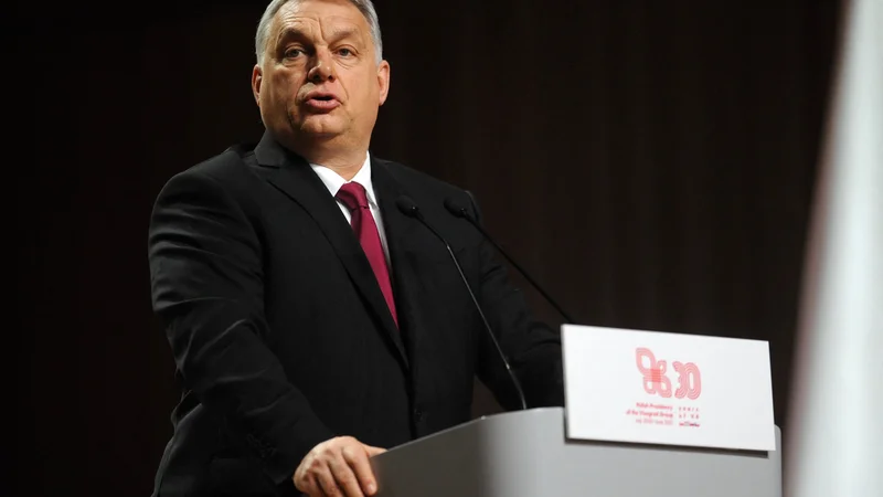 Fotografija: Pionir in sodobni model avtokrata je Viktor Orbán, predsednik madžarske vlade, ki je prevzel nadzor nad vsemi javnimi mediji, zasebne pa potisnil v naročje svojih prijateljev in poslovnih partnerjev. FOTO: Bartosz Siedlik/AFP