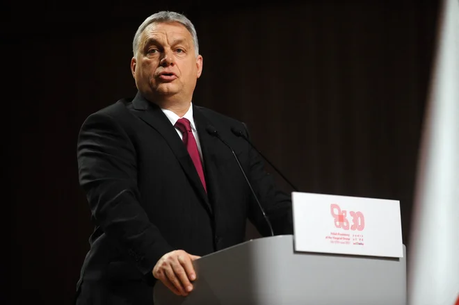 Pionir in sodobni model avtokrata je Viktor Orbán, predsednik madžarske vlade, ki je prevzel nadzor nad vsemi javnimi mediji, zasebne pa potisnil v naročje svojih prijateljev in poslovnih partnerjev. FOTO: Bartosz Siedlik/AFP