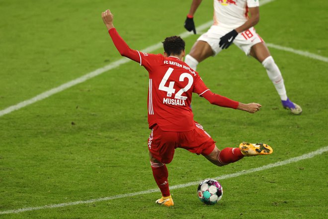 Jamal Musiala se je že izkazal v nemškem prvenstvu. FOTO: Alexander Hassenstein/AFP