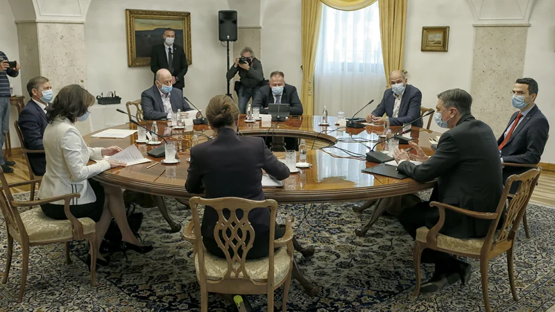 Fotografija: Liderji parlamentarnih strank brez LMŠ in Levice so pri predsedniku republike iskali politično soglasje glede ključnih prioritet slovenske politike. FOTO: Blaž Samec/Delo