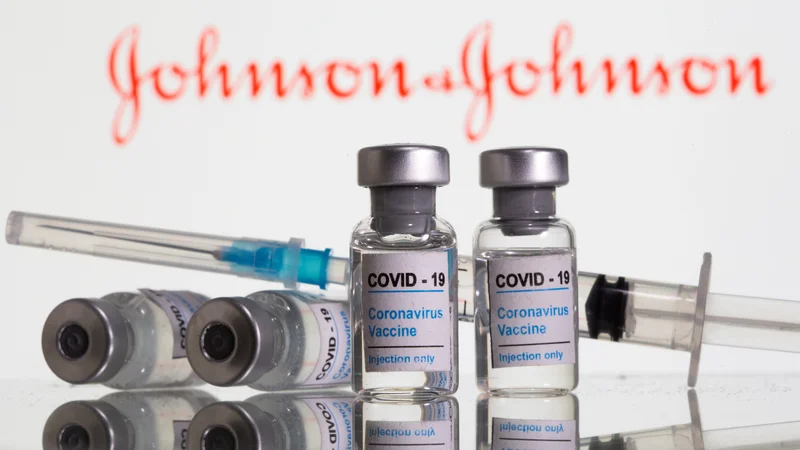 Fotografija: Cepivo ameriškega podjetja Johnson & Johnson. FOTO: Dado Ruvic/Reuters