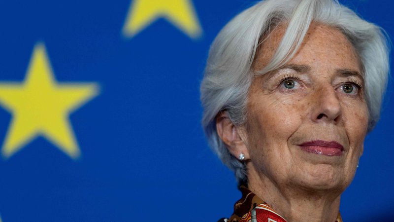 Fotografija: Rast zahtevanih donosov obveznic daljših ročnosti je že vzbudila skrb ECB, ki jo vodi Christine Lagarde. FOTO: Kenzo Tribouillard/ AFP