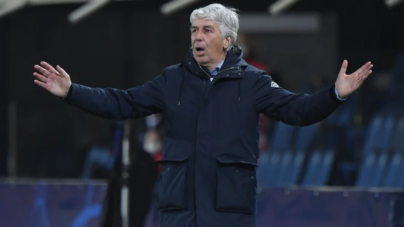 Fotografija: Trener Atalante Gian Piero Gasperini ni skrival nezadovoljstva nad sojenjem Nemca Tobiasa Stielerja. FOTO: Alberto Lingria/Reuters