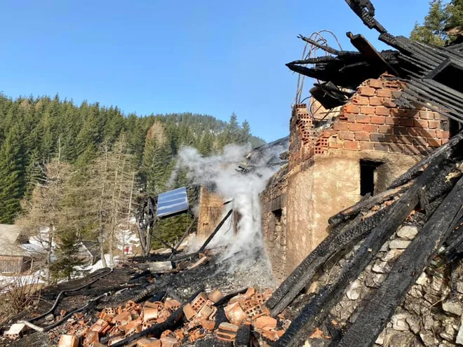 Mozirska koča je popolnoma uničena. FOTO: PZS