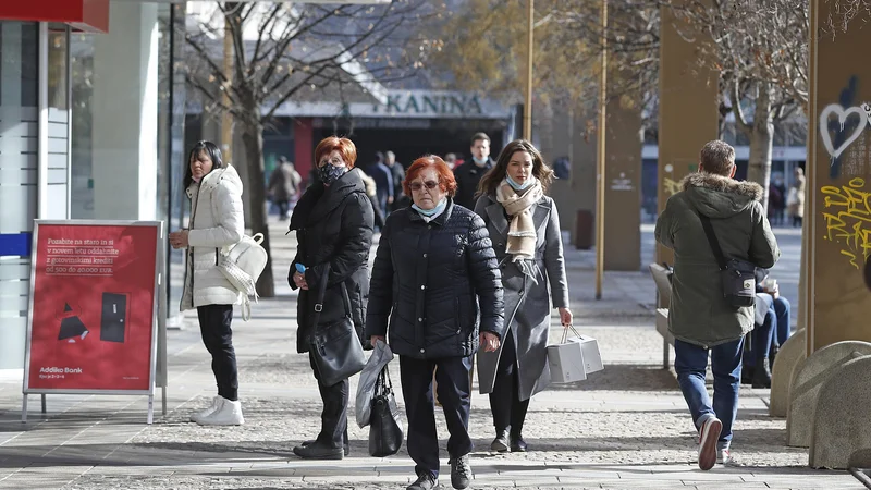 Fotografija: Sindikati opozarjajo, da je iz sklada izključena aktivna populacija torej bodoči upokojenci. Foto Leon Vidic/Delo