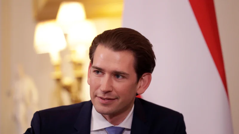 Fotografija: Za nekatere je bilo ščuvanje ljudstva proti tožilcem, ki ga izvaja Sebastian Kurz, prepisano iz priročnika za populizem. FOTO: Reuters