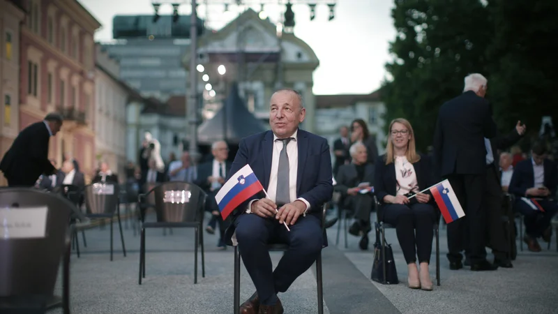 Fotografija: Ministrstvo za finance, ki ga vodi Andrej Šircelj, poziva k hitremu sprejemu zakona in opozarja, da bi najvišji pavšalni znesek denarne kazni za Slovenijo lahko znašal do 980.000 evrov, možna je tudi dnevna denarna kazen do 10.300 evrov. Foto: Jure Eržen/delo