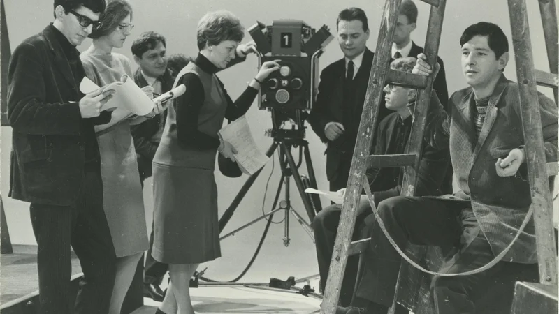 Fotografija: Marija Šeme Baričevič na snemanju tv nanizanke Večerna šola avtorja Alberta Paplerja v letih 1965–1966.
FOTO: Osebni arhiv