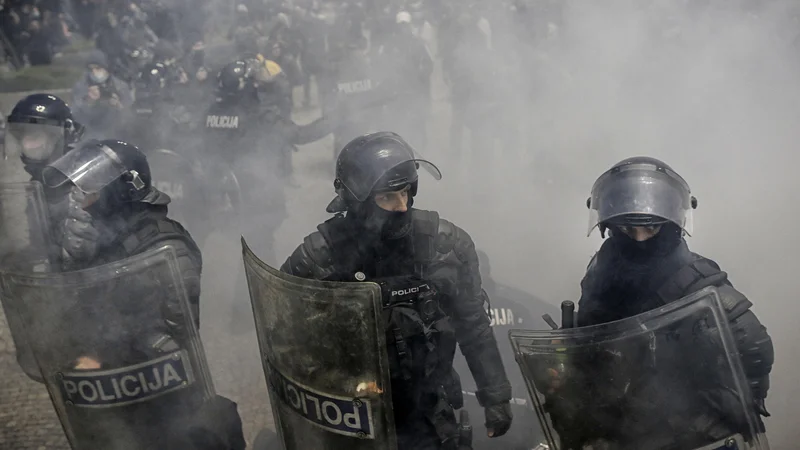 Fotografija: Se minister za notranje zadeve vmešava v policijske postopke? FOTO: Blaž Samec/Delo