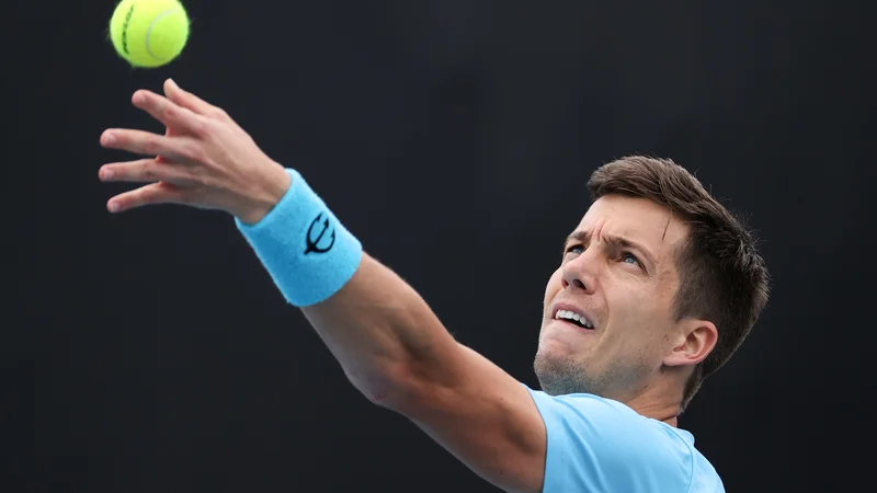 Fotografija: Aljaž Bedene je prvi niz odprl zelo dobro in takoj odvzel servis Gerasimovu. FOTO: David Gray/AFP