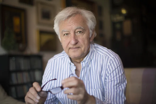 Uroš Lipušček je politolog, zgodovinar, novinar. Njegov razgled je širok: v času Homeinijeve revolucije je živel v Teheranu, bil je dopisnik RTV Slovenija v ZDA, preteklih osem let je preživel kot dopisnik v Pekingu, od koder se je vrnil lani spomladi. FOTO: Jure Eržen/Delo